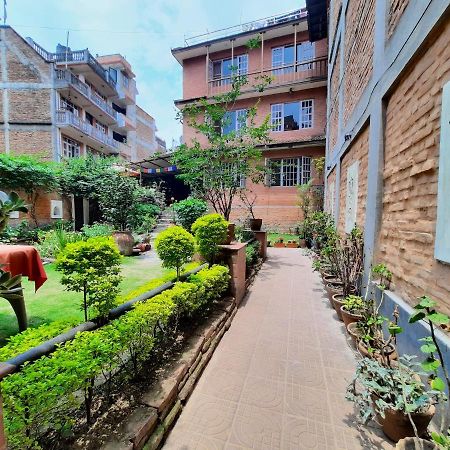 Pradhan House - Home Stay With Garden Bhaktapur Ngoại thất bức ảnh
