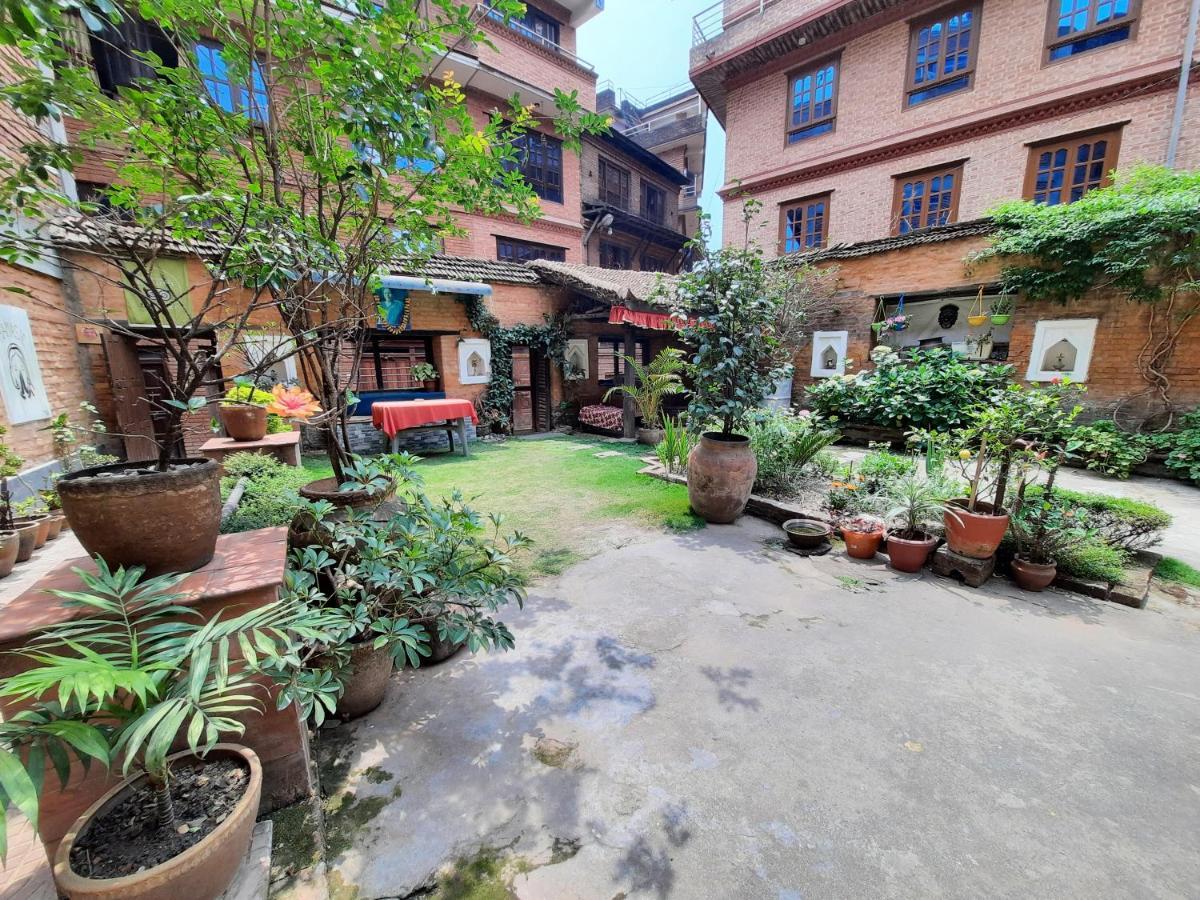 Pradhan House - Home Stay With Garden Bhaktapur Ngoại thất bức ảnh