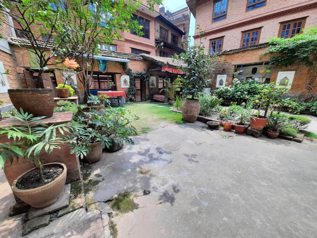 Pradhan House - Home Stay With Garden Bhaktapur Ngoại thất bức ảnh