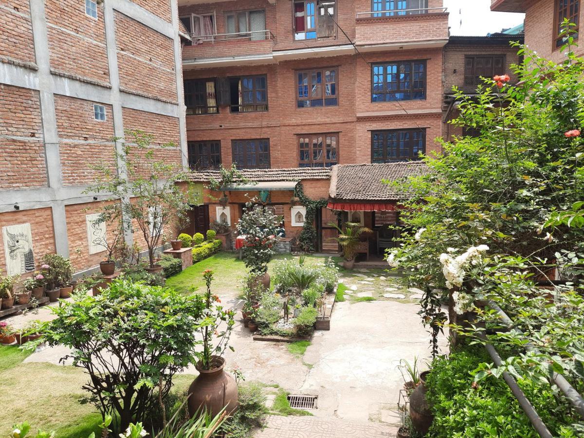 Pradhan House - Home Stay With Garden Bhaktapur Ngoại thất bức ảnh