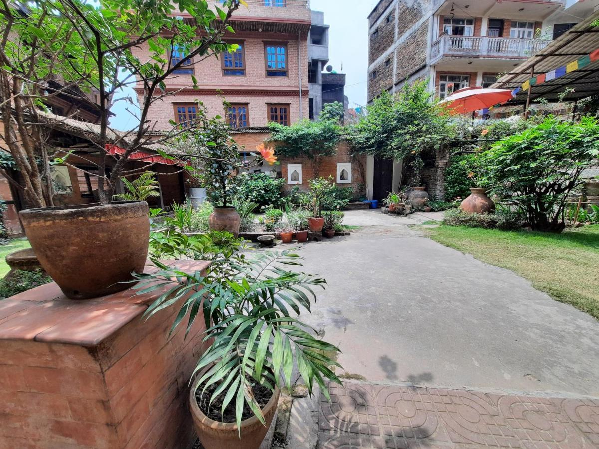 Pradhan House - Home Stay With Garden Bhaktapur Ngoại thất bức ảnh