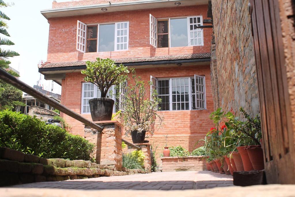 Pradhan House - Home Stay With Garden Bhaktapur Ngoại thất bức ảnh