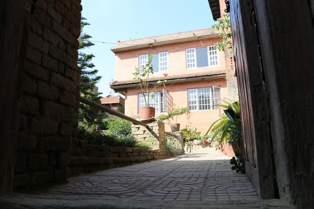Pradhan House - Home Stay With Garden Bhaktapur Ngoại thất bức ảnh