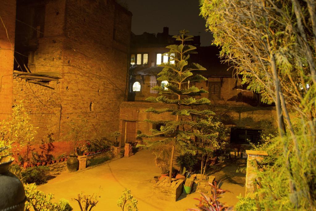 Pradhan House - Home Stay With Garden Bhaktapur Ngoại thất bức ảnh
