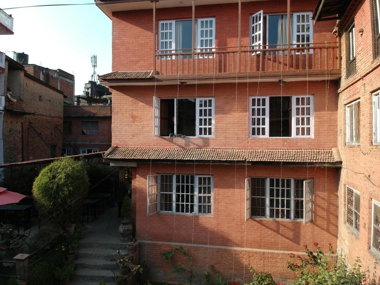 Pradhan House - Home Stay With Garden Bhaktapur Ngoại thất bức ảnh